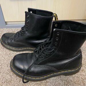 Classic black dr. martens, size 8 US, great condition, doc martens 1460 leather